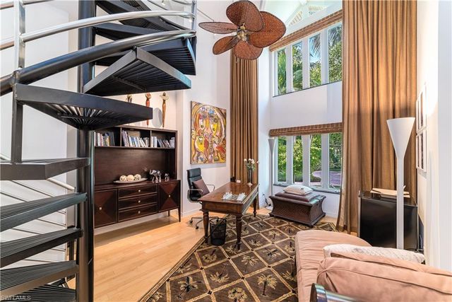 883 Galleon DR, Naples, FL 34102