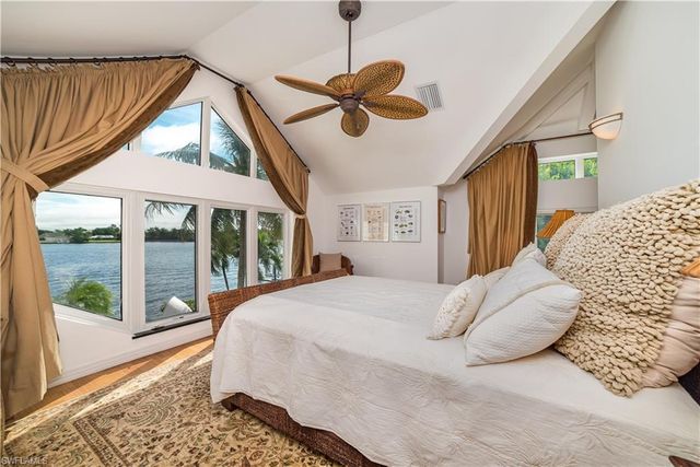883 Galleon DR, Naples, FL 34102