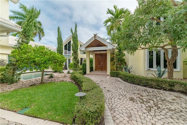 883 Galleon DR, Naples, FL 34102