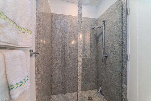 883 Galleon DR, Naples, FL 34102