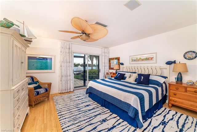 883 Galleon DR, Naples, FL 34102