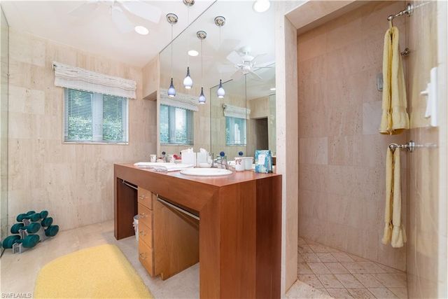 883 Galleon DR, Naples, FL 34102