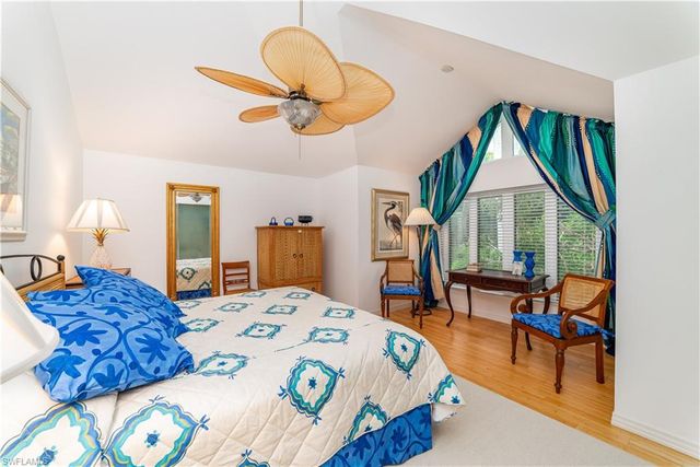 883 Galleon DR, Naples, FL 34102