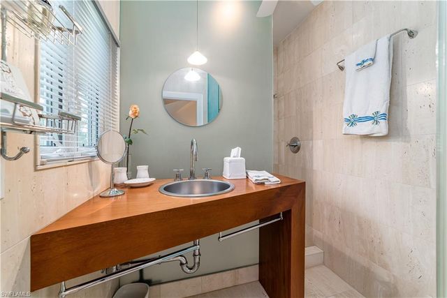 883 Galleon DR, Naples, FL 34102