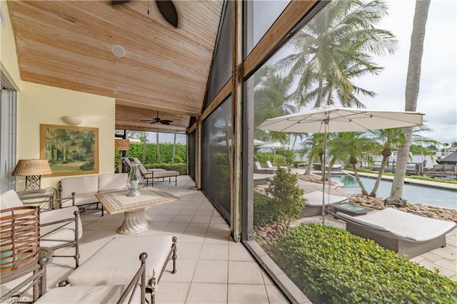 883 Galleon DR, Naples, FL 34102