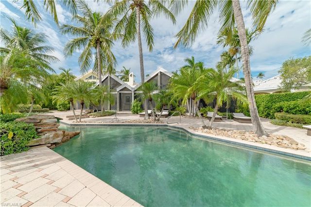 883 Galleon DR, Naples, FL 34102
