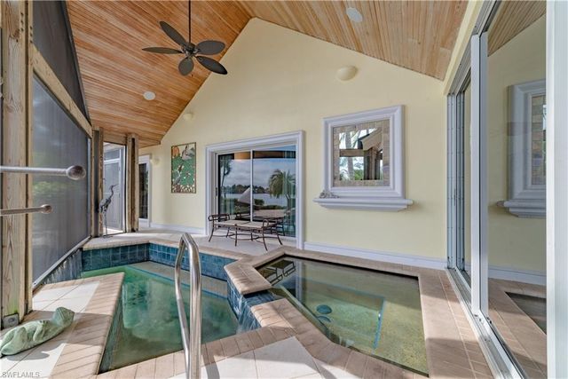 883 Galleon DR, Naples, FL 34102