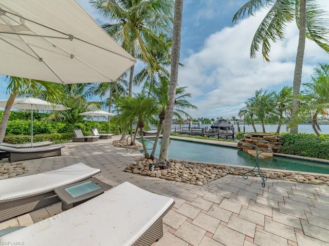 883 Galleon DR, Naples, FL 34102