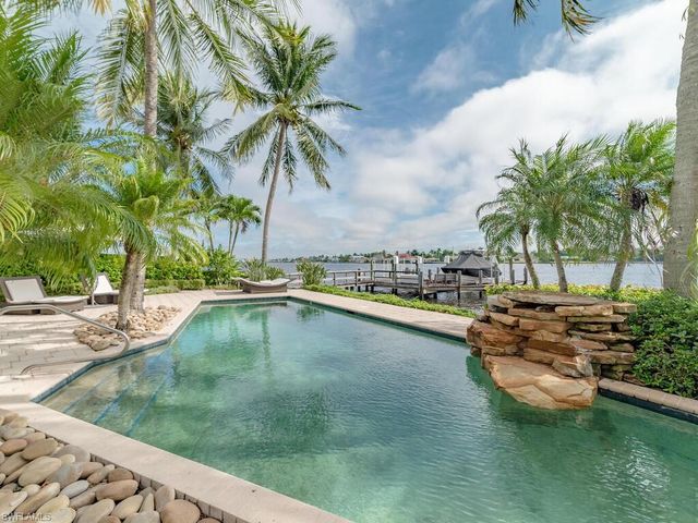 883 Galleon DR, Naples, FL 34102