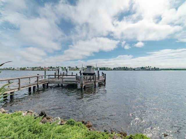 883 Galleon DR, Naples, FL 34102