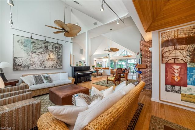 883 Galleon DR, Naples, FL 34102