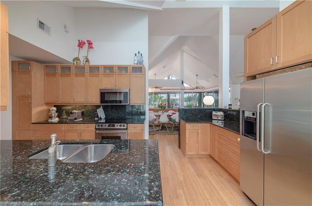883 Galleon DR, Naples, FL 34102