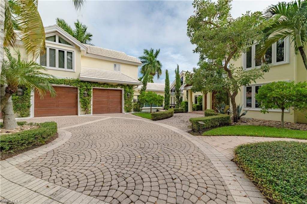 883 Galleon DR, Naples, FL 34102