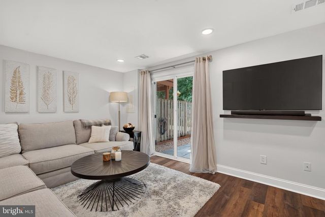 6636 GREENLEIGH LN, Alexandria, VA 22315