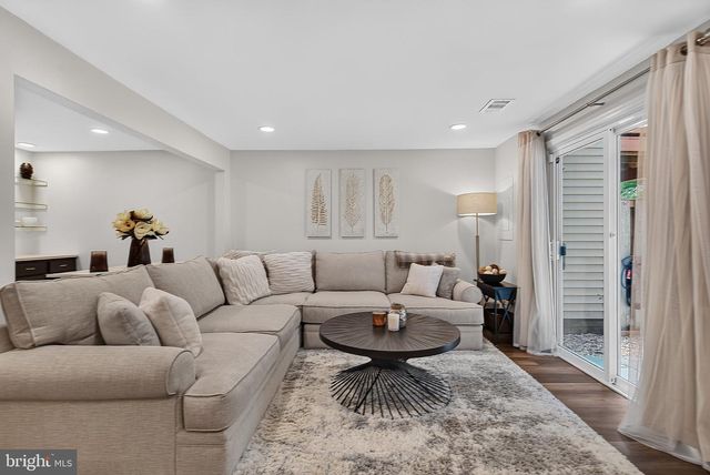 6636 GREENLEIGH LN, Alexandria, VA 22315
