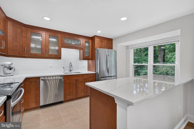 6636 GREENLEIGH LN, Alexandria, VA 22315
