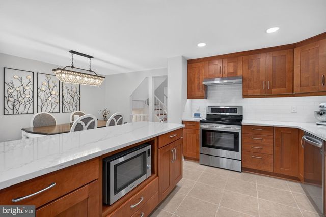 6636 GREENLEIGH LN, Alexandria, VA 22315