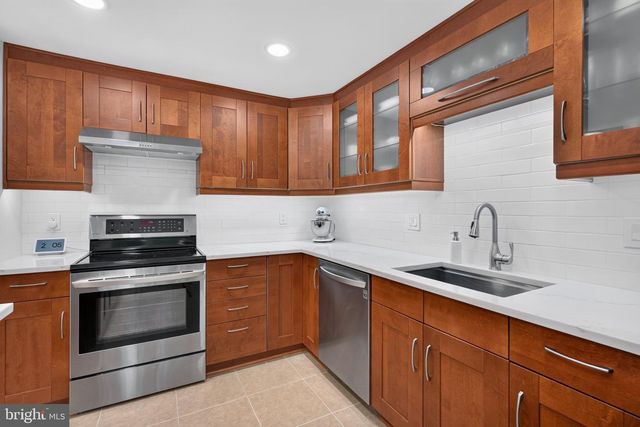 6636 GREENLEIGH LN, Alexandria, VA 22315