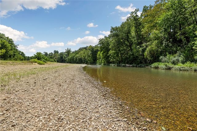 150 Bella Vista Road, Berryville, AR 72616
