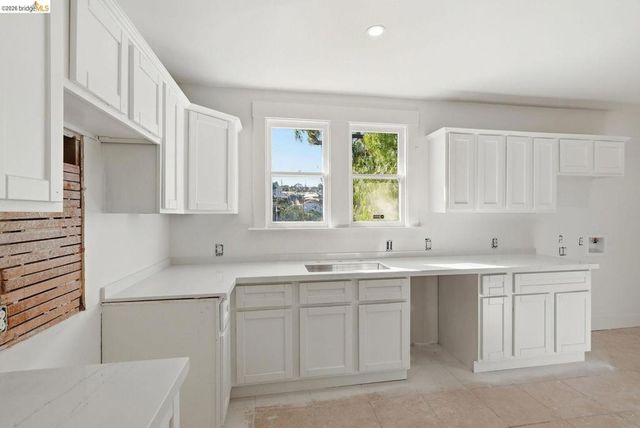 5320 El Camile AVE, Oakland, CA 94619