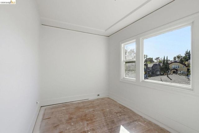 5320 El Camile AVE, Oakland, CA 94619