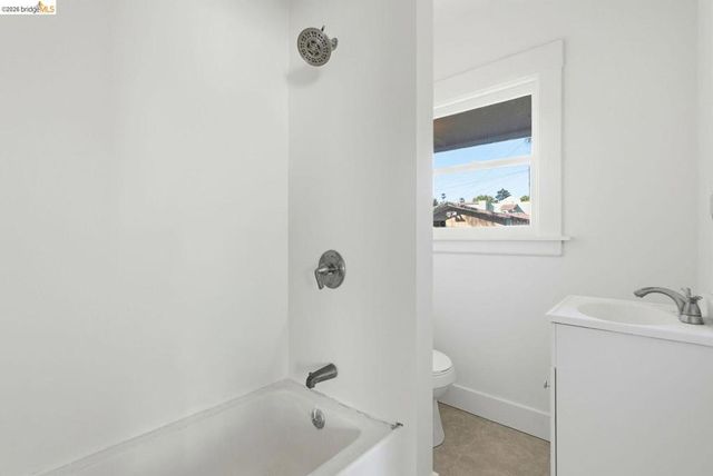 5320 El Camile AVE, Oakland, CA 94619
