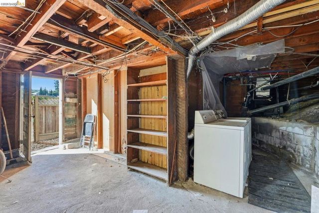 5320 El Camile AVE, Oakland, CA 94619