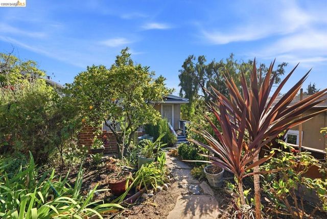 5320 El Camile AVE, Oakland, CA 94619