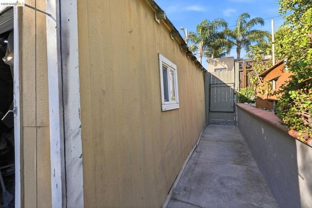 5320 El Camile AVE, Oakland, CA 94619