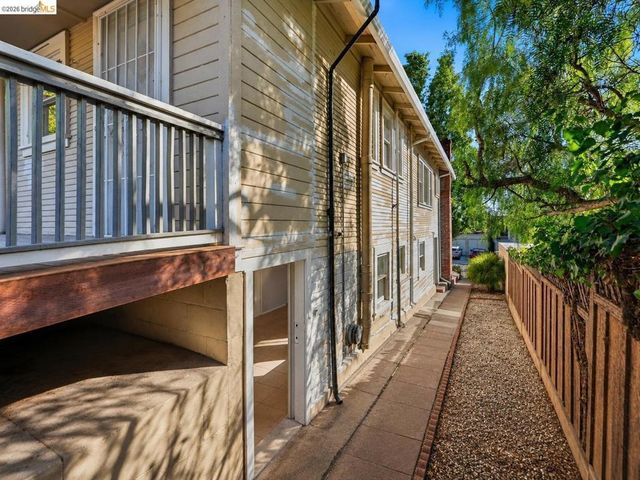 5320 El Camile AVE, Oakland, CA 94619