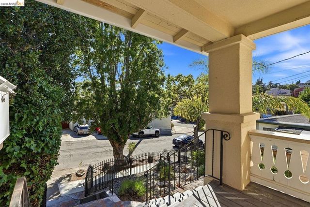5320 El Camile AVE, Oakland, CA 94619