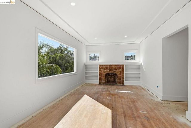 5320 El Camile AVE, Oakland, CA 94619