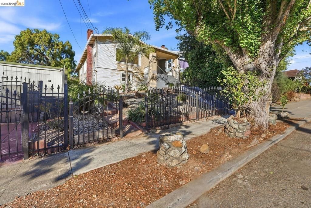 Image 1 of property listing at 5320 El Camile AVE, Oakland, CA 94619