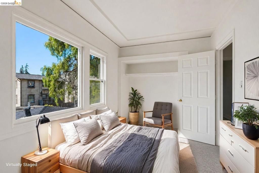 Image 15 of property listing at 5320 El Camile AVE, Oakland, CA 94619