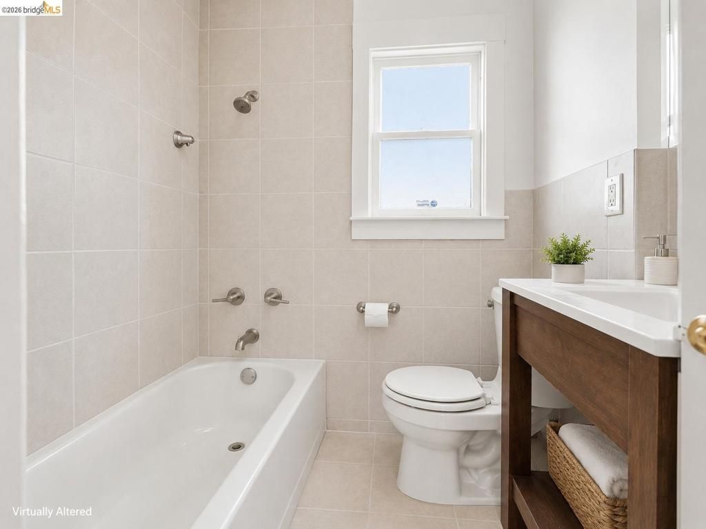 Image 18 of property listing at 5320 El Camile AVE, Oakland, CA 94619