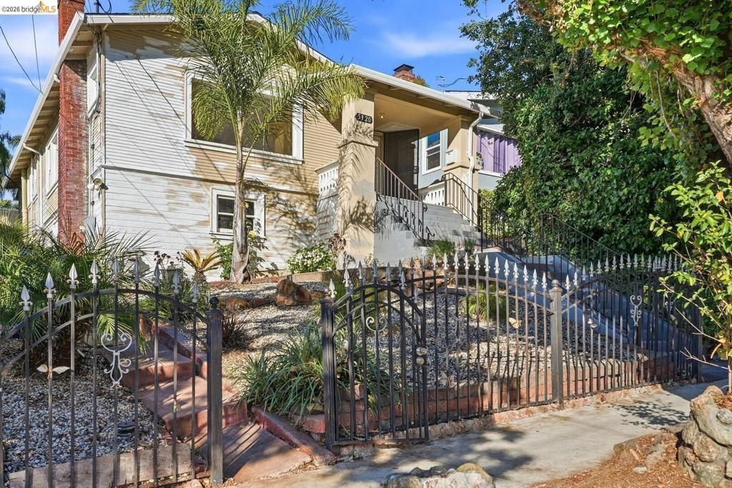 Image 2 of property listing at 5320 El Camile AVE, Oakland, CA 94619