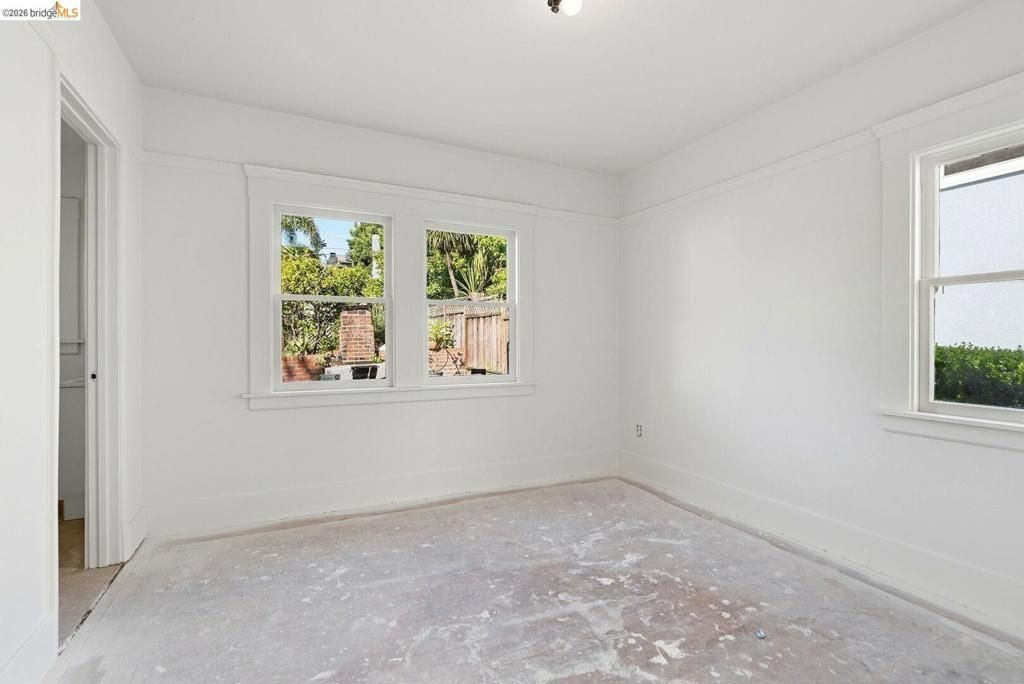 Image 21 of property listing at 5320 El Camile AVE, Oakland, CA 94619
