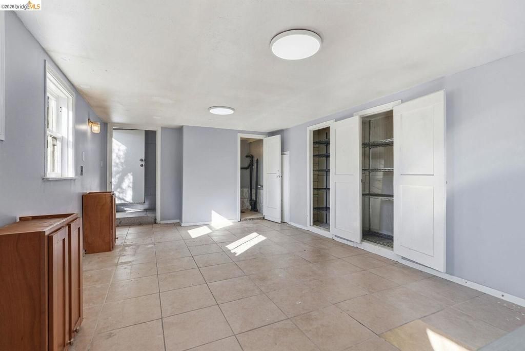 Image 25 of property listing at 5320 El Camile AVE, Oakland, CA 94619