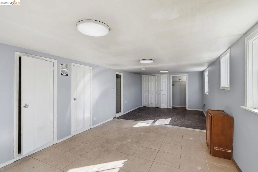 Image 27 of property listing at 5320 El Camile AVE, Oakland, CA 94619