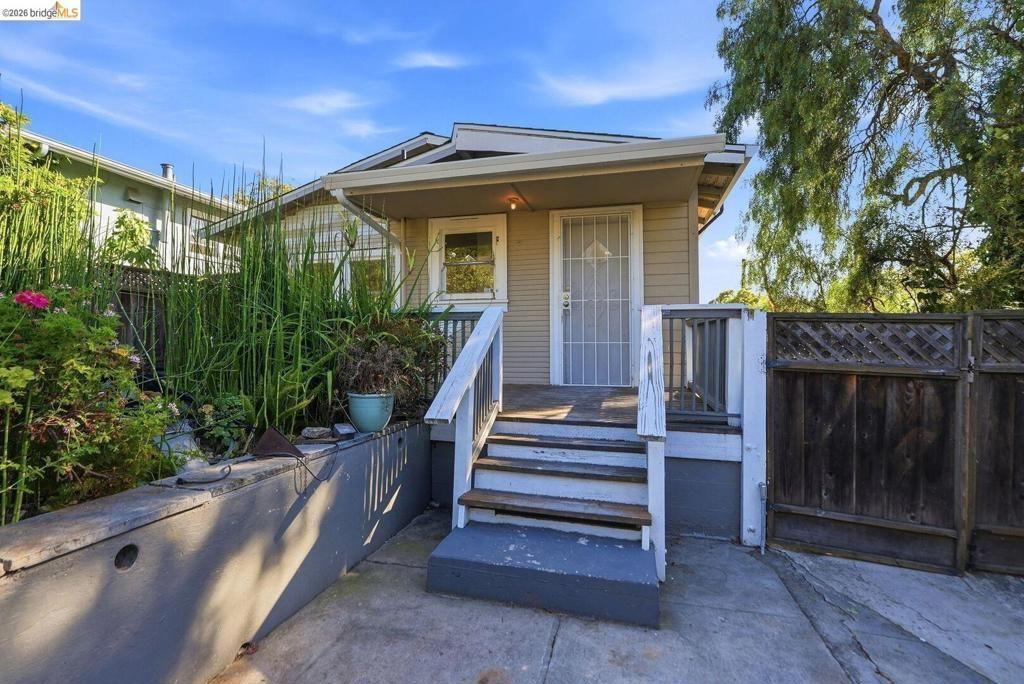 Image 34 of property listing at 5320 El Camile AVE, Oakland, CA 94619