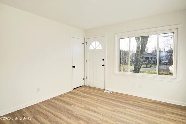 10622 Charlene Dr, Fairdale, KY 40118