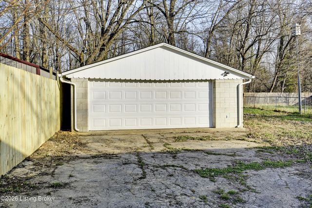 10622 Charlene Dr, Fairdale, KY 40118