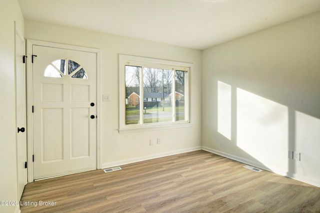 10622 Charlene Dr, Fairdale, KY 40118