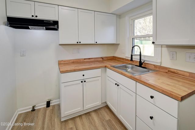 10622 Charlene Dr, Fairdale, KY 40118