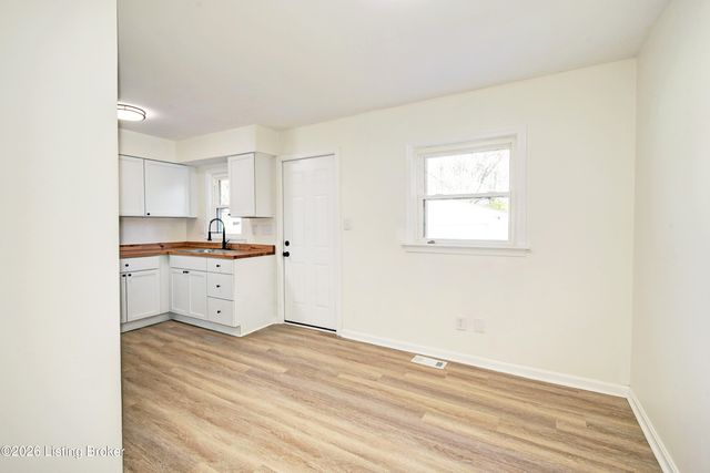 10622 Charlene Dr, Fairdale, KY 40118