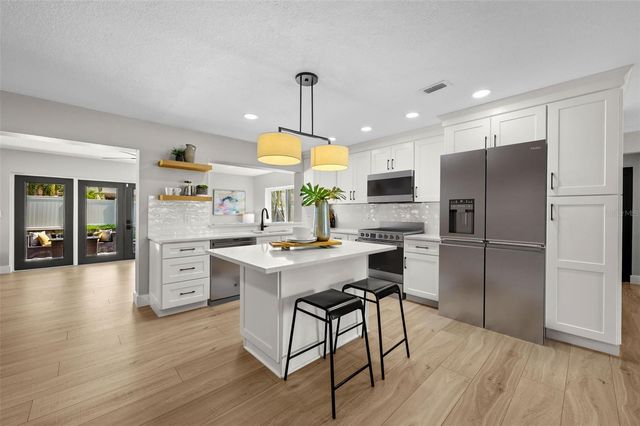 6135 TANGLEWOOD DRIVE NE, St Petersburg, FL 33703