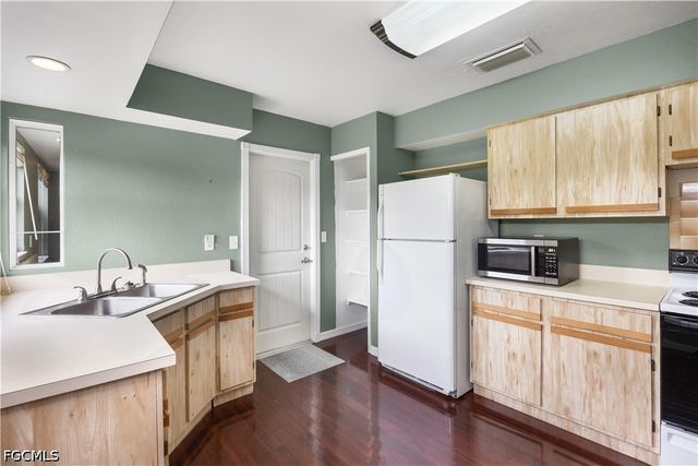 21680 N River RD, Alva, FL 33920