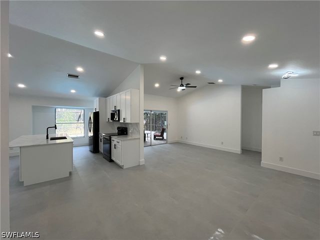 2730 4th ST NW, Naples, FL 34120