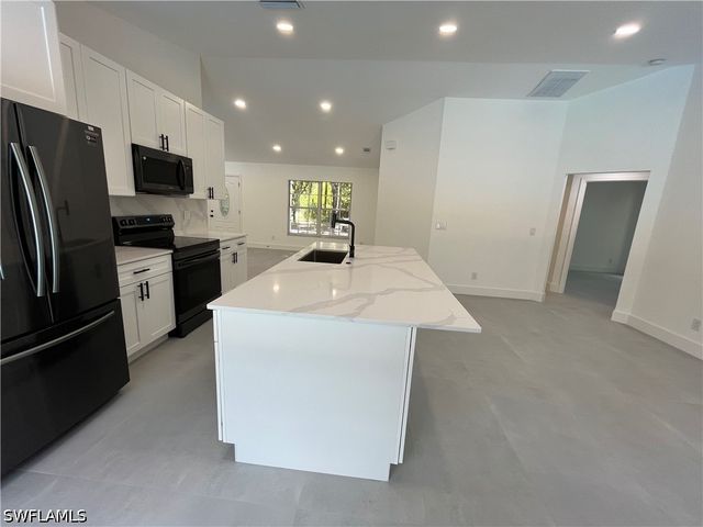 2730 4th ST NW, Naples, FL 34120