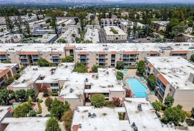 18307 Burbank 68, Tarzana, CA 91356